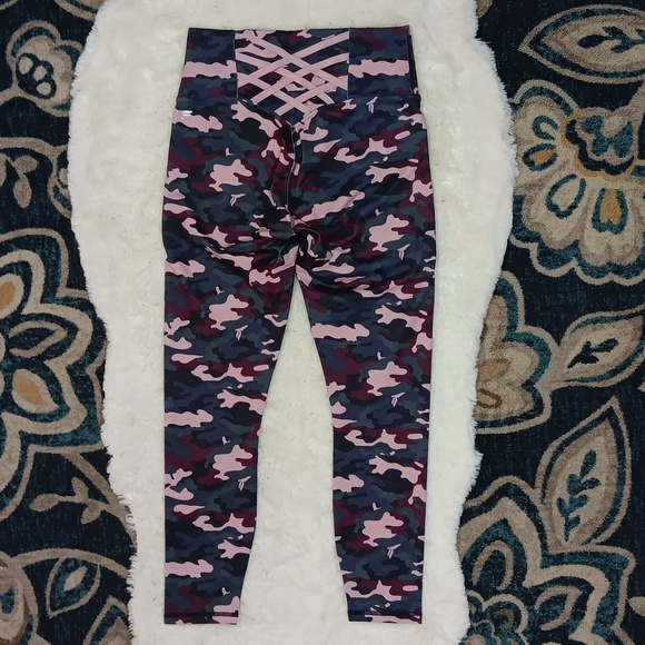 New Fabletics Kessler high waisted strappy 7/8 tight camo print leggings - Picture 11 of 12